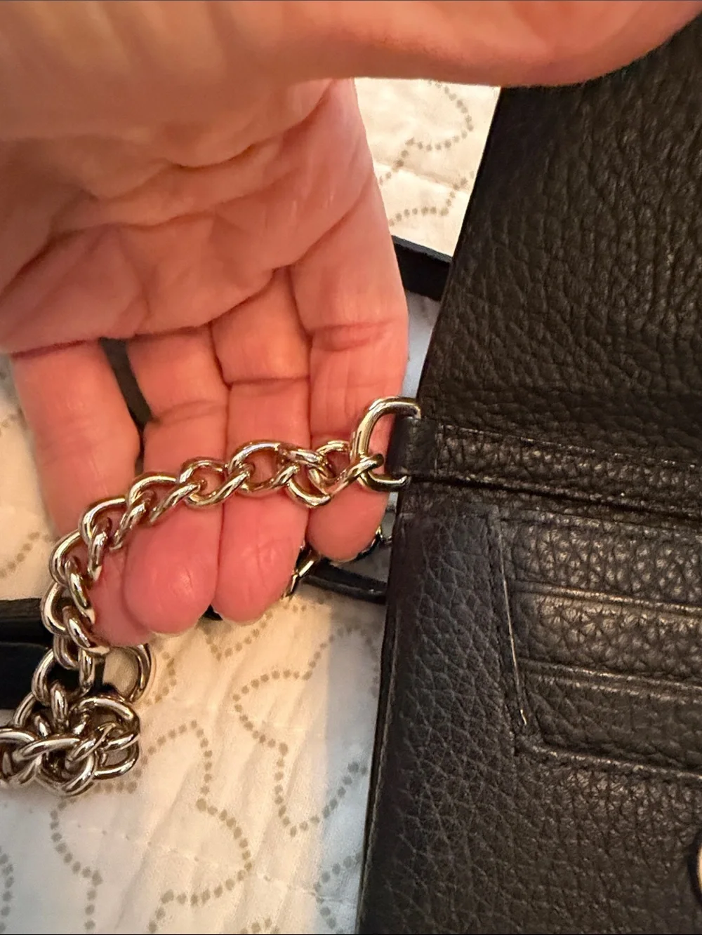 kate spade Black Pebbled Leather Crossbody Phone Pouch with Gold Chain EUC